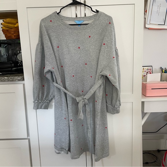 Draper James Bobbie Sweatshirt Dress in Printed Hearts - Picture 4 of 9